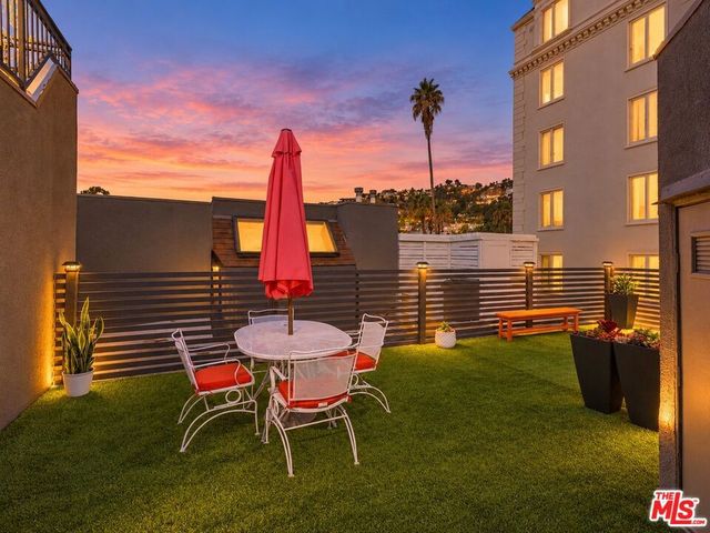 1412 N Crescent Heights Boulevard 203, West Hollywood, CA 90046