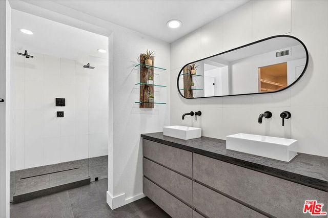 1412 N Crescent Heights Boulevard 203, West Hollywood, CA 90046