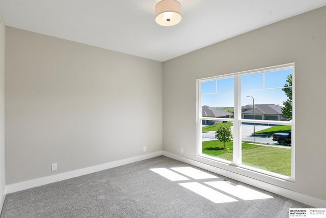 8508 Kilpatrick Parkway, Bennington, NE 68007