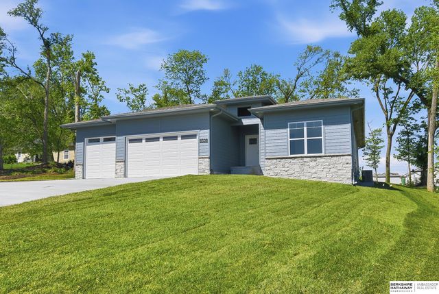 8508 Kilpatrick Parkway, Bennington, NE 68007