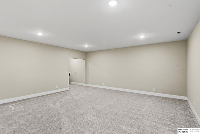 8508 Kilpatrick Parkway, Bennington, NE 68007