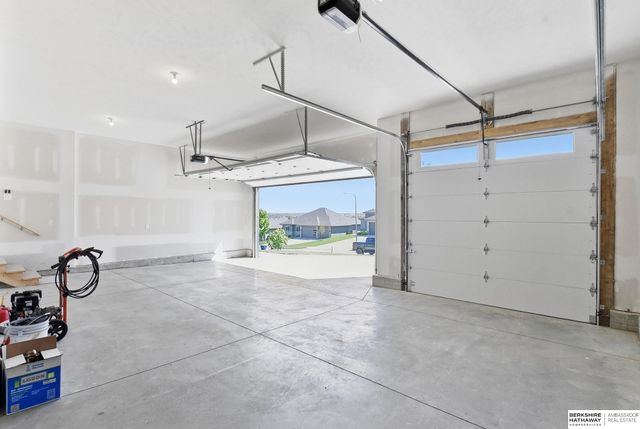 8508 Kilpatrick Parkway, Bennington, NE 68007