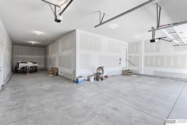 8508 Kilpatrick Parkway, Bennington, NE 68007