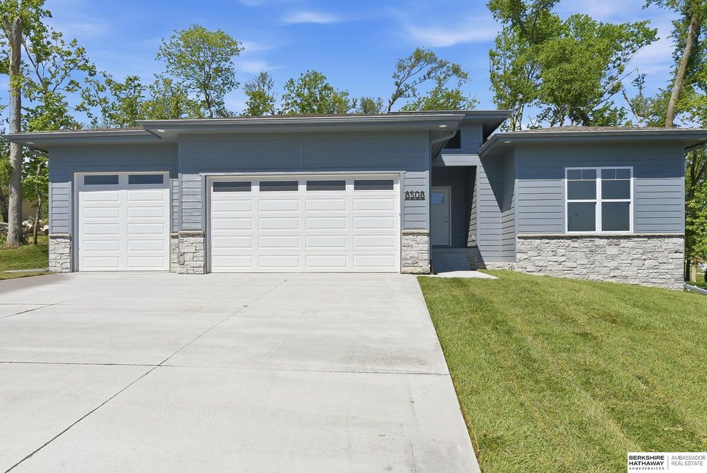 8508 Kilpatrick Parkway, Bennington, NE 68007