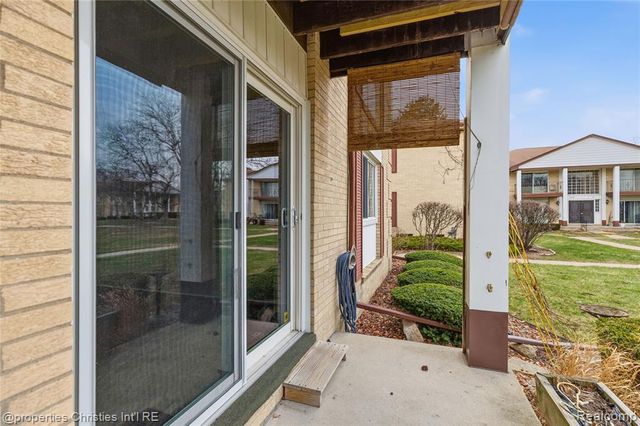 29240 Gloede Drive k13, Warren, MI 48088