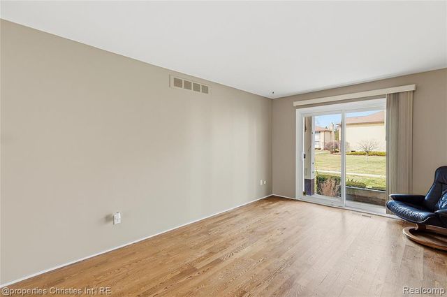 29240 Gloede Drive k13, Warren, MI 48088