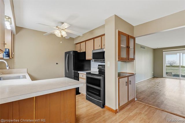 29240 Gloede Drive k13, Warren, MI 48088