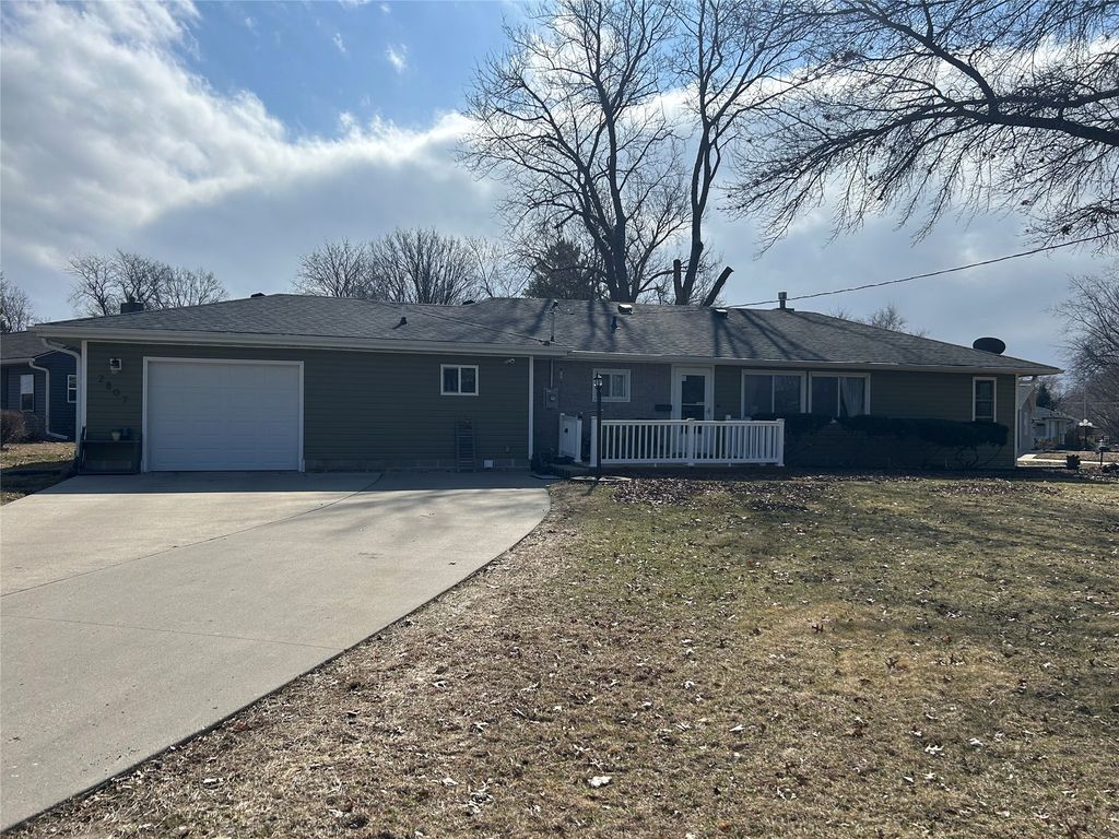 2807 S 2nd Avenue E, Newton, IA 50208