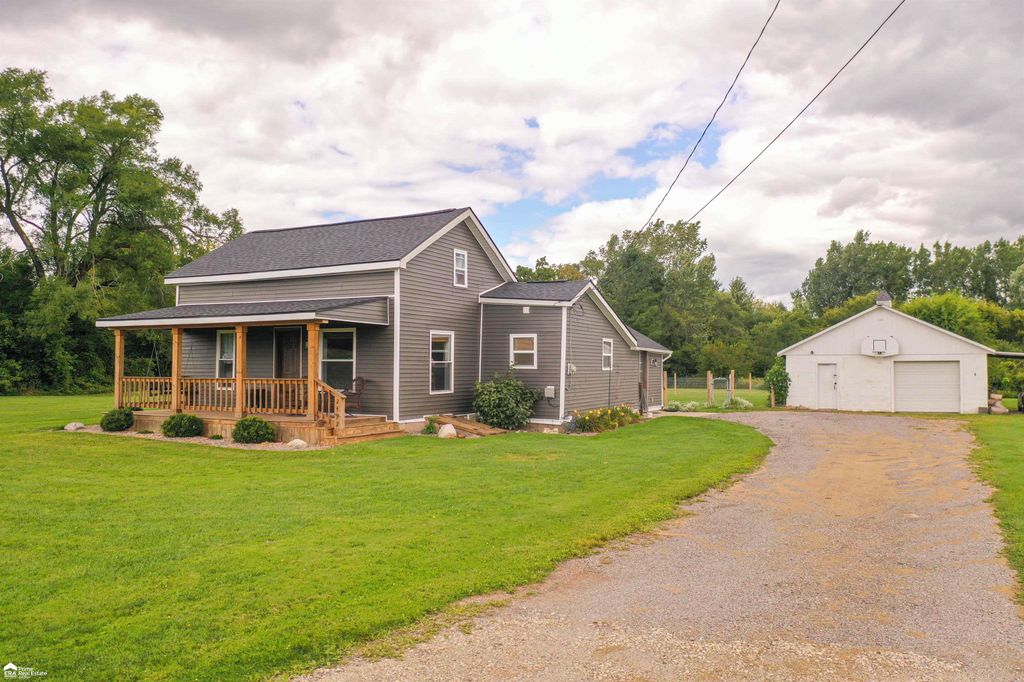 2492 W Willard Road, Birch Run Twp, MI 48420