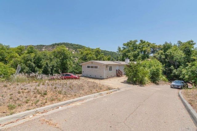3135 E Valley Parkway, Escondido, CA 92027