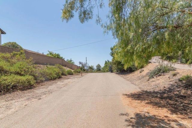 3135 E Valley Parkway, Escondido, CA 92027