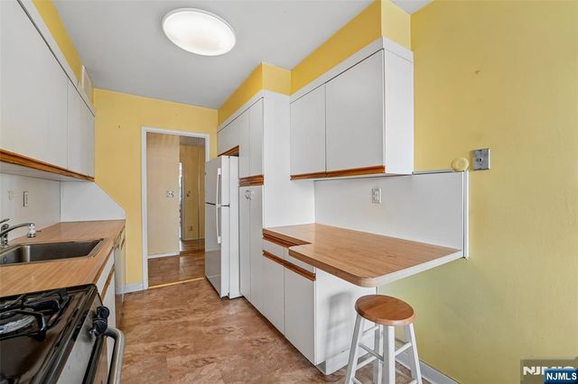 2000 Linwood Avenue 11A, Fort Lee, NJ 07024