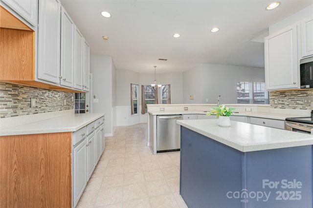 8611 Sabella Lane, Charlotte, NC 28216