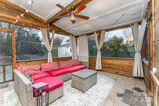 8611 Sabella Lane, Charlotte, NC 28216