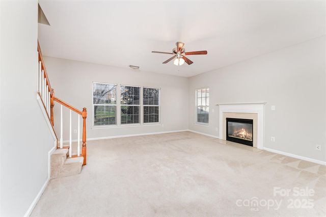 8611 Sabella Lane, Charlotte, NC 28216