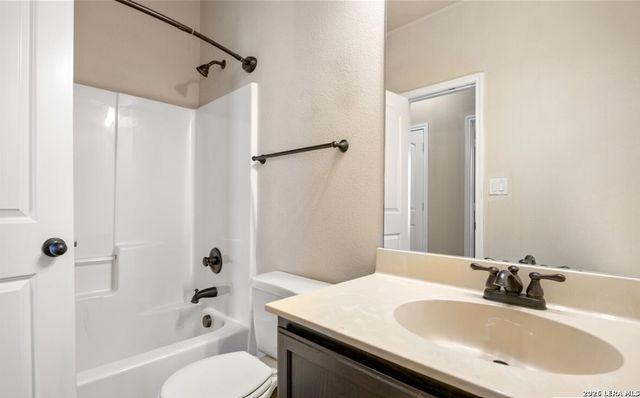 949 Brown Rock, New Braunfels, TX 78130