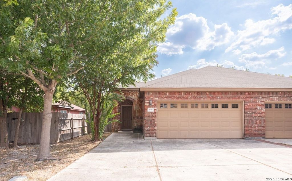 949 Brown Rock, New Braunfels, TX 78130