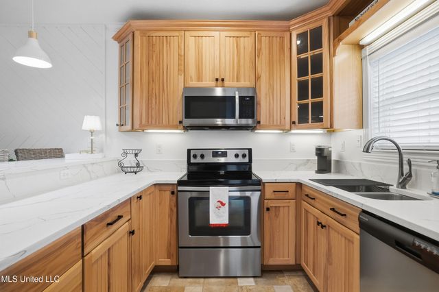 548 W Beach Boulevard, 117, Long Beach, MS 39560