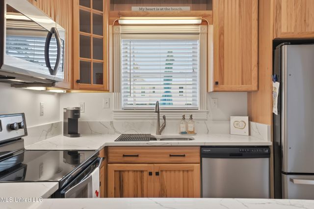 548 W Beach Boulevard, 117, Long Beach, MS 39560