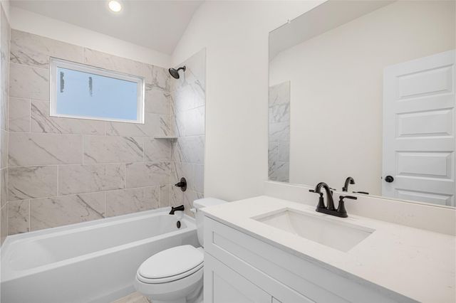 3222 Emerald Hills Drive, Angleton, TX 77515