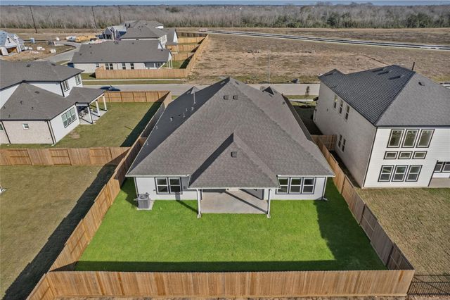 3222 Emerald Hills Drive, Angleton, TX 77515