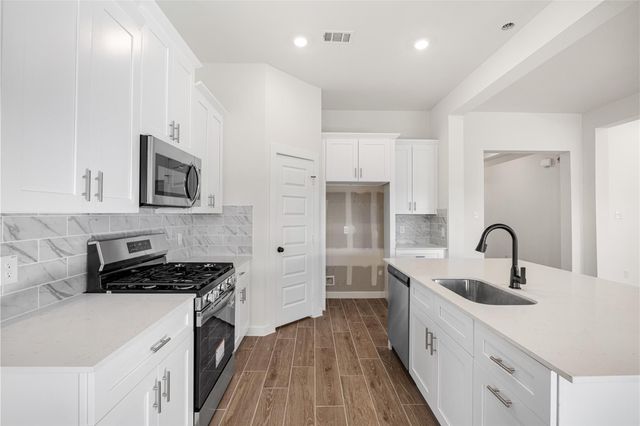 3222 Emerald Hills Drive, Angleton, TX 77515