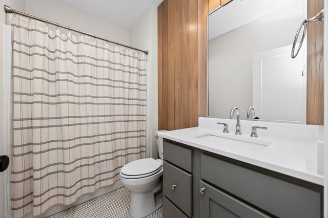 1030 Timber Valley Circle, Polk City, IA 50226