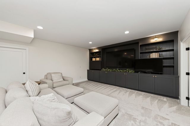 1030 Timber Valley Circle, Polk City, IA 50226