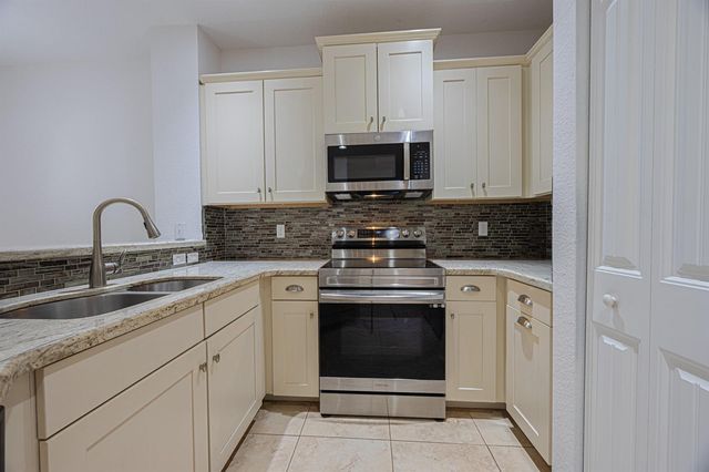 2646 Webb Avenue, Delray Beach, FL 33444