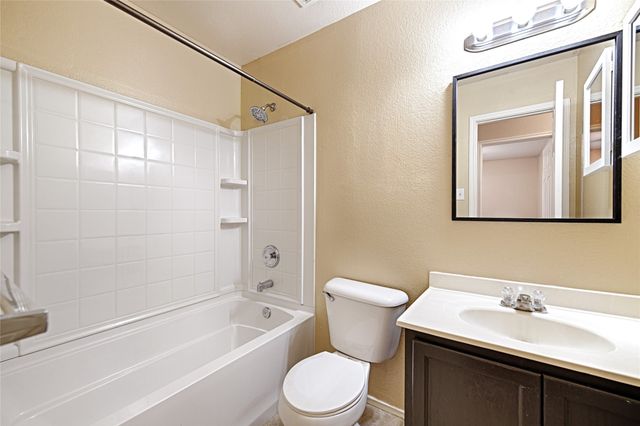 321 Briar Oaks Drive, Royse City, TX 75189