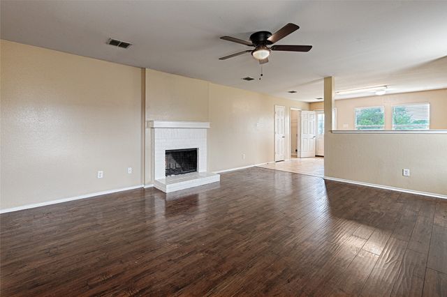 321 Briar Oaks Drive, Royse City, TX 75189