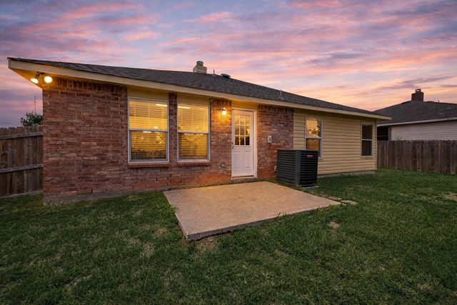 321 Briar Oaks Drive, Royse City, TX 75189