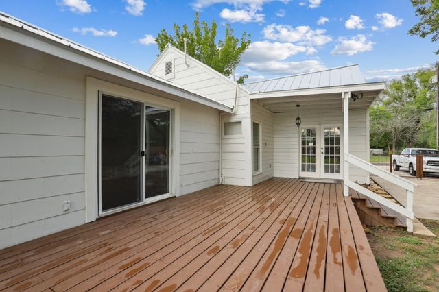 1916 Pecan ST, Bastrop, TX 78602