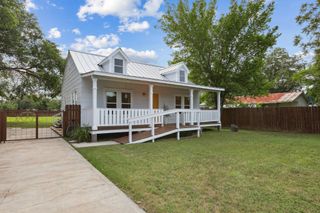 1916 Pecan ST, Bastrop, TX 78602