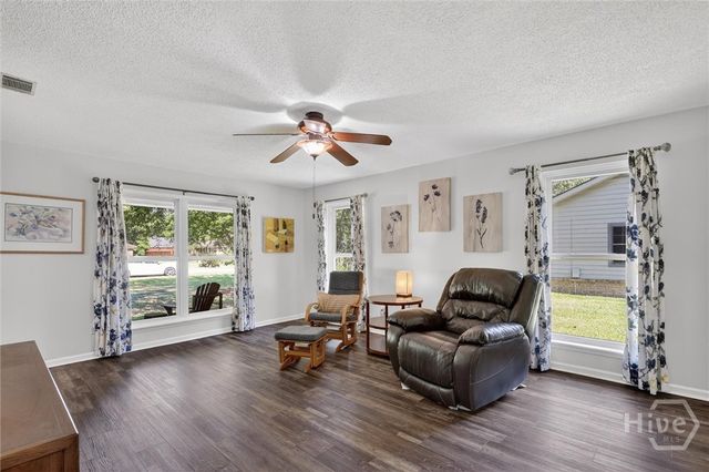 8 Douglas Court, Bloomingdale, GA 31302
