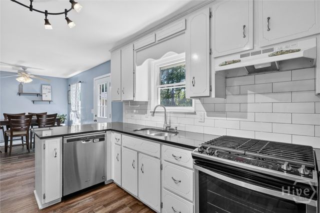 8 Douglas Court, Bloomingdale, GA 31302