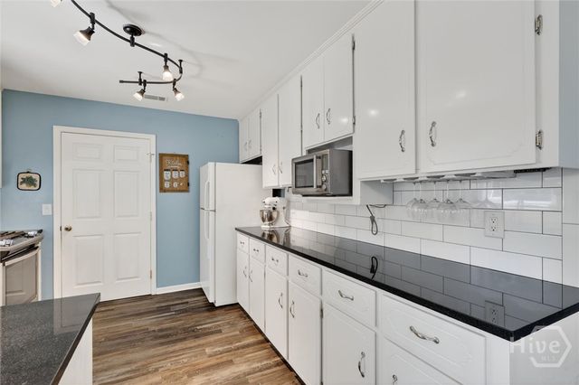 8 Douglas Court, Bloomingdale, GA 31302
