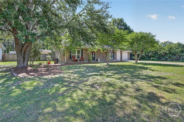 8 Douglas Court, Bloomingdale, GA 31302