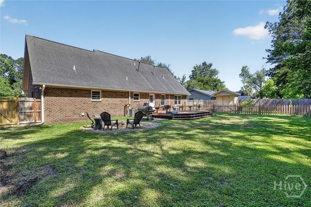 8 Douglas Court, Bloomingdale, GA 31302