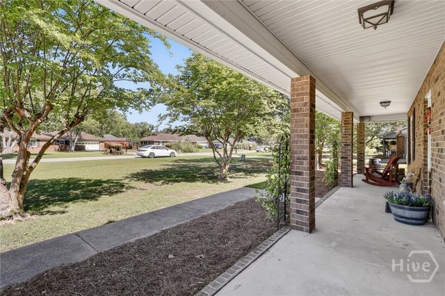 8 Douglas Court, Bloomingdale, GA 31302