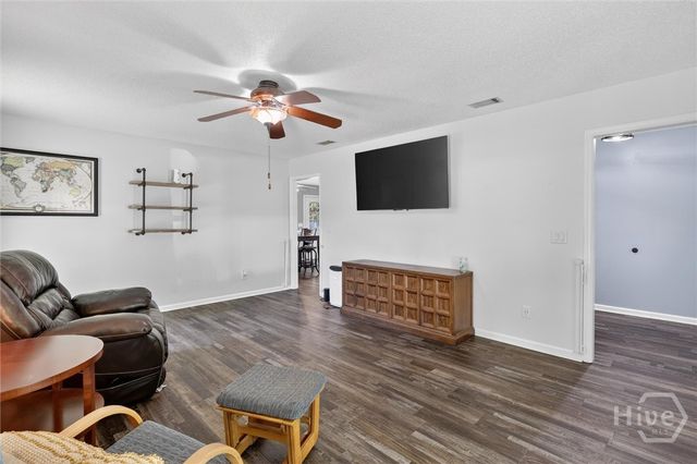 8 Douglas Court, Bloomingdale, GA 31302