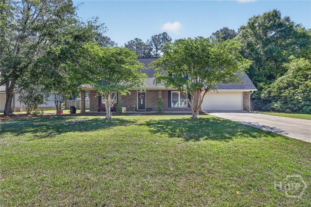 8 Douglas Court, Bloomingdale, GA 31302