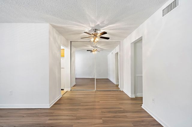 711 Holiday Drive 36, Galveston, TX 77550