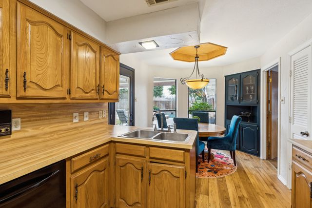 2218 Valley Mill, Carrollton, TX 75006