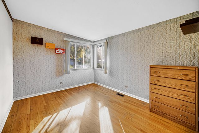 714 W Pleasant Street, Villa Park, IL 60181