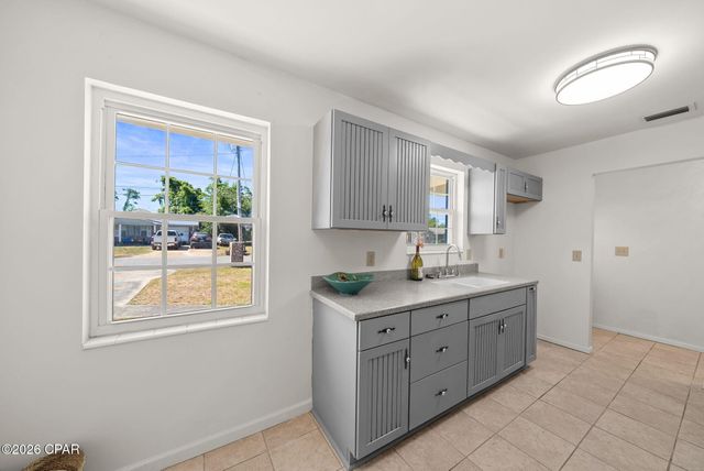 1812 Airport Circle, Panama City, FL 32405