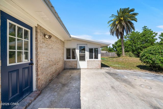 1812 Airport Circle, Panama City, FL 32405