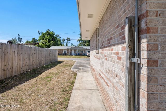 1812 Airport Circle, Panama City, FL 32405