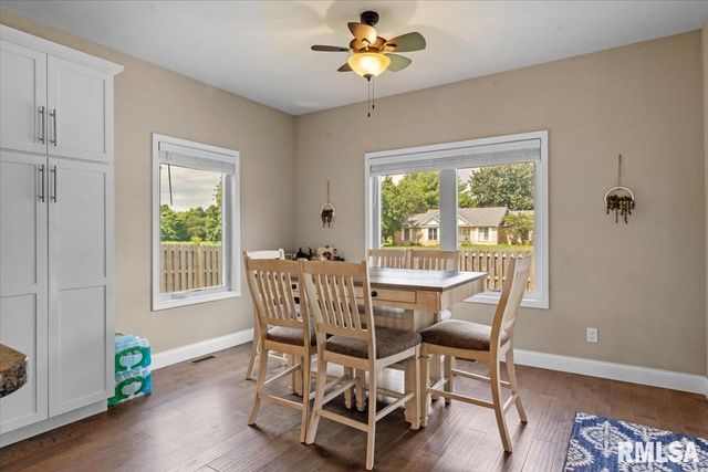 409 SOMMERSET Drive, Chatham, IL 62629
