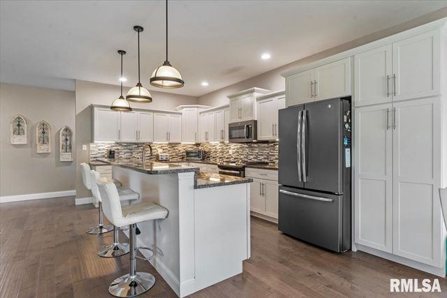409 SOMMERSET Drive, Chatham, IL 62629